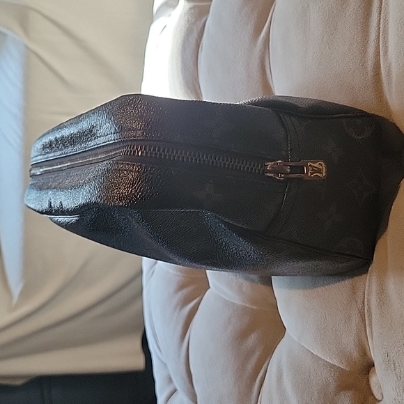 Louis Vuitton Monogram Trousse Toilette 28 - Picture 4 of 11